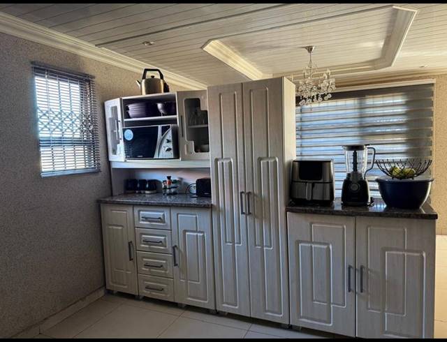 3 BEDROOM HOUSE FOR SALE IN PROTEA GLEN